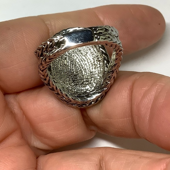 Elegant Silver and Gold Women's Ring - Picture 3 of 5